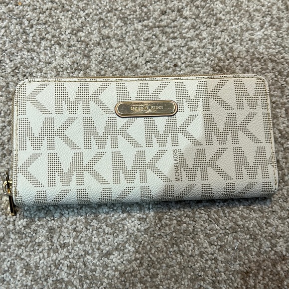 Handbags - COPY - Michael knots wristlet